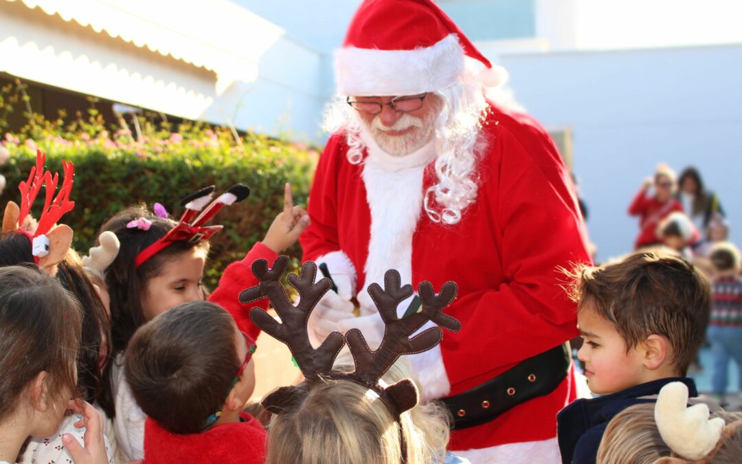 Le Père Noël visite l’école maternelle.