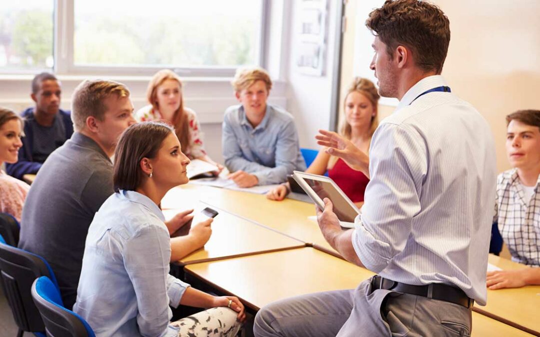 Oferta de empleo: Profesor/a de Valenciano y de Lengua castellana y literatura en secundaria y Bachiller. 