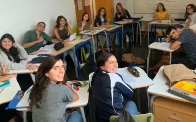 Estudiantes felices y comprometidos en Liceo francés internacional de Alicante