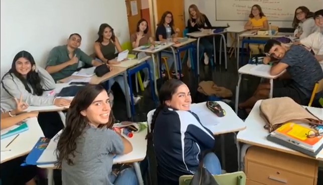 Estudiantes felices y comprometidos en Liceo francés internacional de Alicante